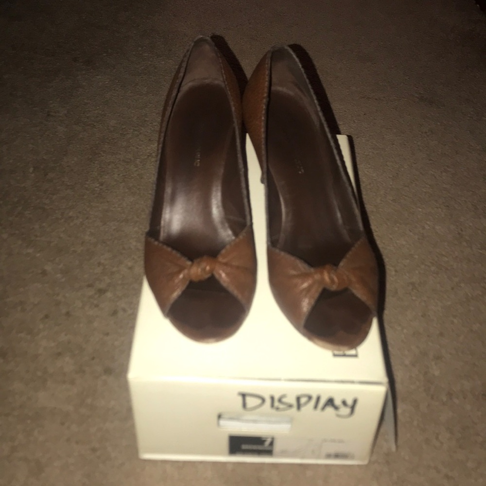 brown peep toe heel